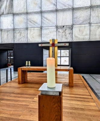 Referenzfoto von einem Altar im Kloster Volkenroda in Thüringen.